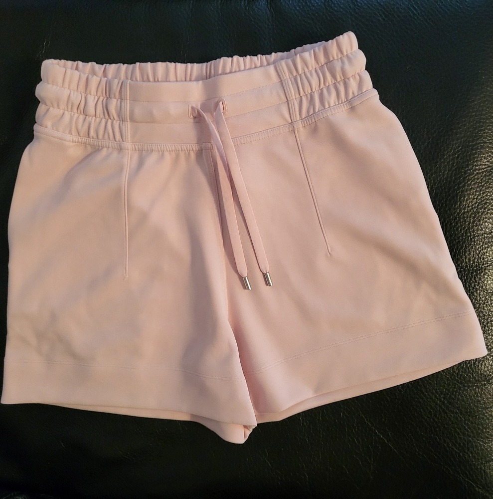 Lululemon Soft Ambitions High Rise Short 4"